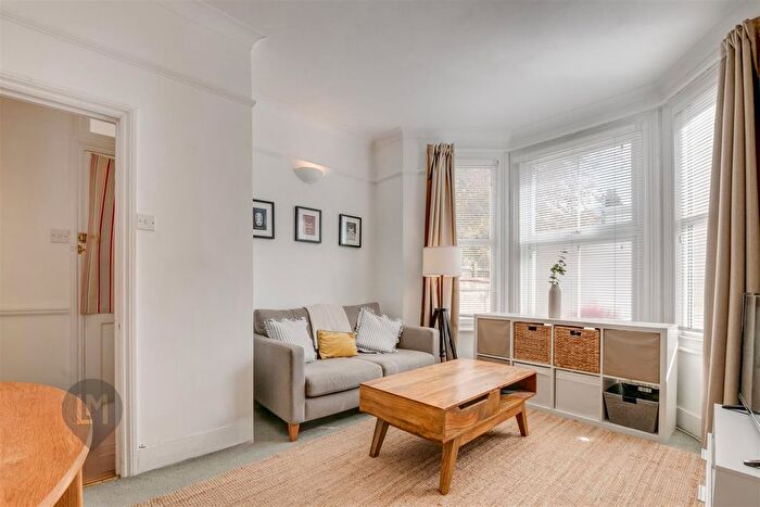 2 Bedroom Flat To Rent In Merton Road, London, SW18