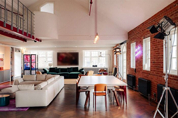 3 Bedroom Flat To Rent In Old Library Apartments, Battersea High Street, Battersea, SW11