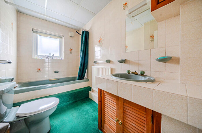 2 Bedroom Bungalow For Sale In Pitmore Road, Allbrook, Hampshire, SO50