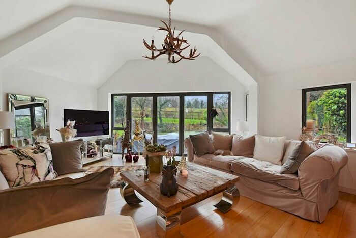 3 Bedroom Barn Conversion For Sale In Dunwich Farm, Stevenage, SG1