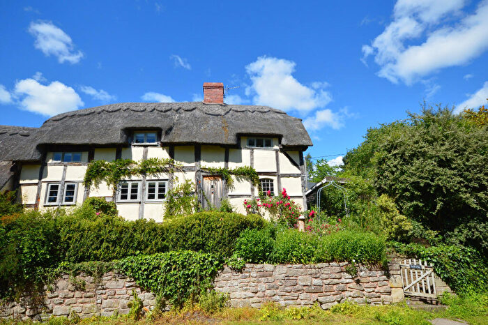 5 Bedroom Cottage For Sale In Hemhill, Lugwardine - Bedroom Cottage With Holiday Cottages, HR1