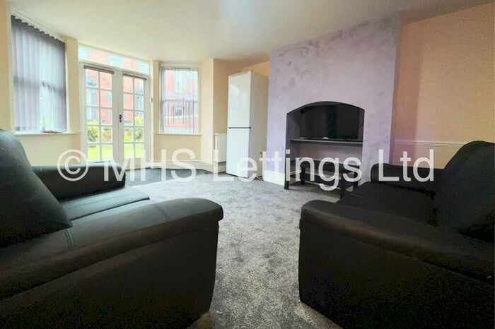 3 Bedroom Flat To Rent In A Regent Park Terrace, Leeds, LS6