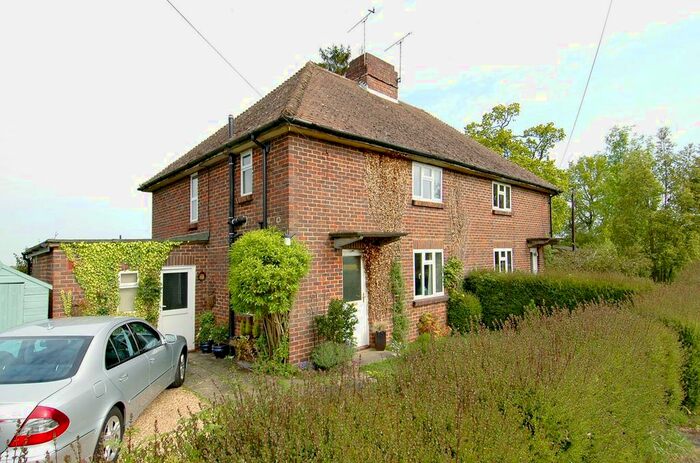3 Bedroom Semi-Detached House To Rent In Bentworth, Alton, Hampshire, GU34