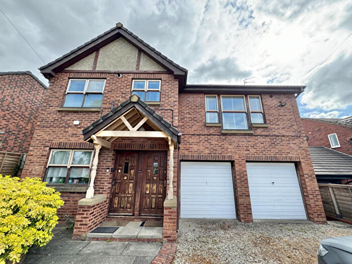 2 Bedroom Apartment To Rent In Grove Road, Halton, LS15