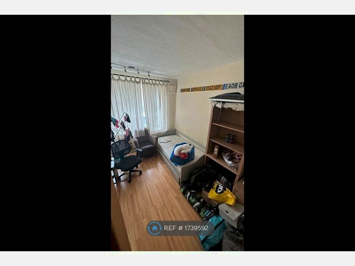 2 Bedroom Flat To Rent In North Gates, London, N12