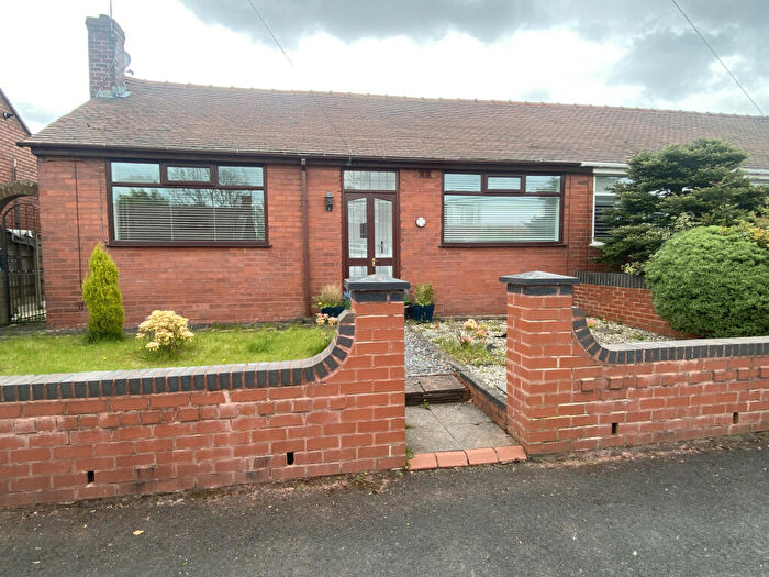 2 Bedroom Bungalow To Rent In Keswick Avenue, Oldham, Lancashire, OL9