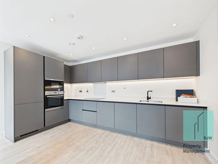 2 Bedroom Flat To Rent In Aston Terrace, Cambridge, CB3