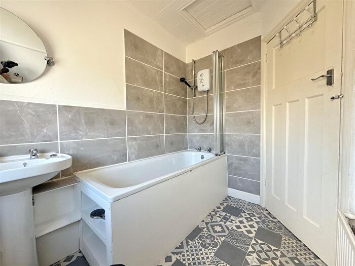 2 Bedroom Terraced House For Sale In Briseham Close, Brixham, TQ5
