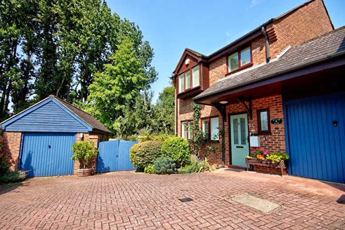 4 Bedroom Detached House For Sale In Kings Meadow, Kings Langley, WD4