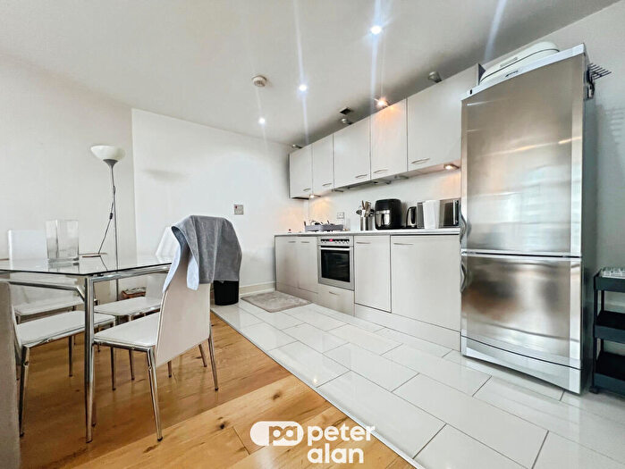 2 Bedroom Flat To Rent In Bute Terrace, Cardiff, CF10