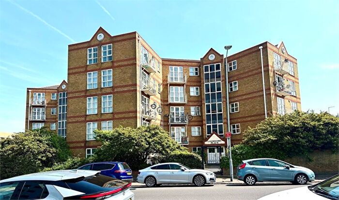 2 Bedroom Apartment To Rent In Lauriston Place, Southend On Sea, Southend On Sea, SS1