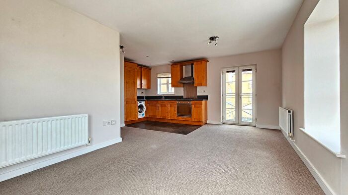 2 Bedroom Property To Rent In Sandpiper Close, Greenhithe, DA9