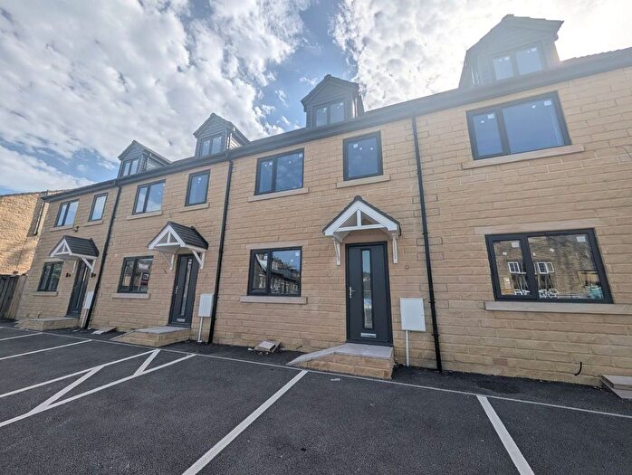 4 Bedroom Town House For Sale In Salisbury Road, Frizinghall, Bradford, BD9