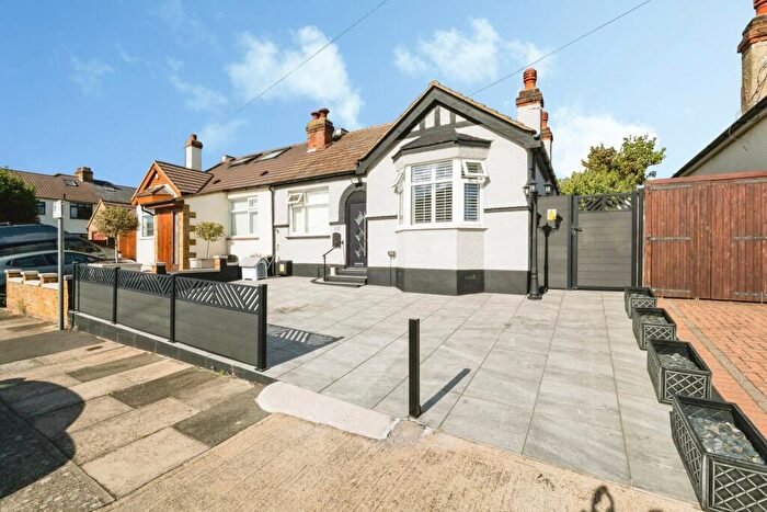 2 Bedroom Bungalow For Sale In Dorrington Gardens, Hornchurch, RM12