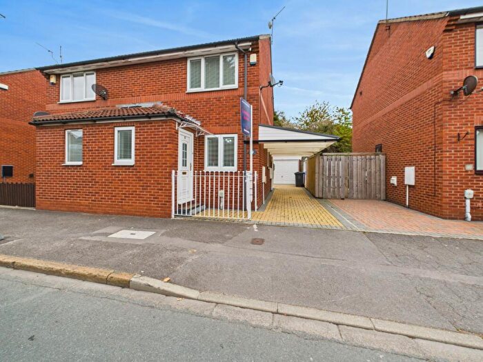 2 Bedroom Semi Detached House For Sale In New Bridge Road, Hull, HU9