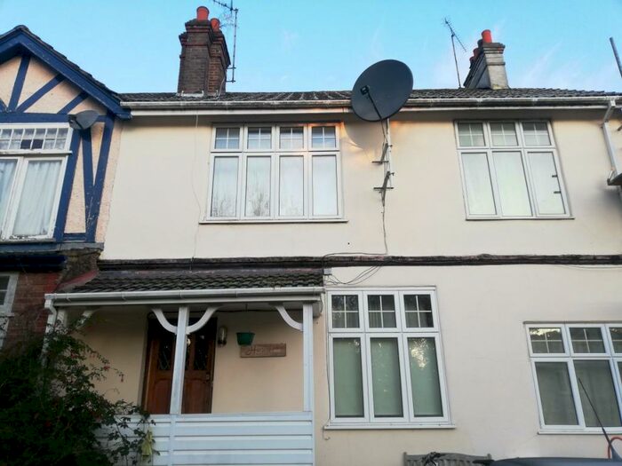 2 Bedroom Semi-Detached House To Rent In Medway Drive, East Grinstead, RH19