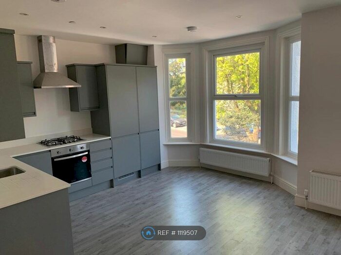 2 Bedroom Flat To Rent In Gap Road, London, SW19