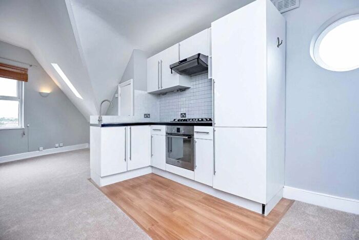 1 Bedroom Flat To Rent In Balham High Road, Balham, SW12