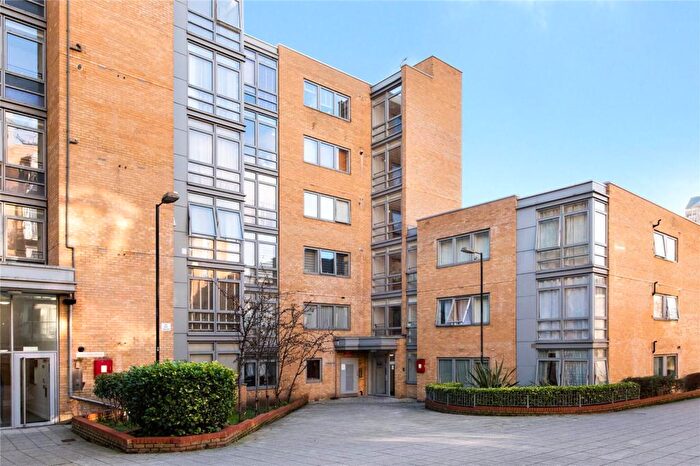 2 Bedroom Apartment To Rent In Fairlead House, Cassilis Road, Canary Wharf, South Quay, London, E14