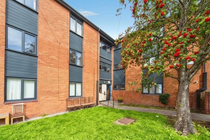 2 Bedroom Flat For Sale In Albion Street, Liverpool, Merseyside, L5