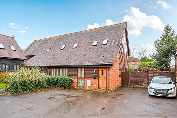 3 Bedroom Semi Detached House For Sale In Hatch Farm Mews, Addlestone, Surrey, KT15