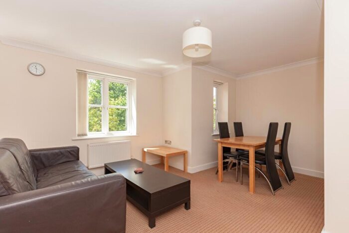 1 Bedroom Apartment For Sale In Regal Close, OX14