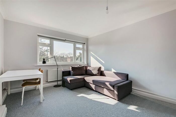2 Bedroom Flat To Rent In Kenmore Close, Richmond, TW9