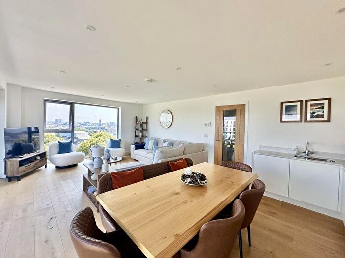 2 Bedroom Flat For Sale In Discovery Road, Plymouth, PL1