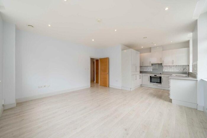 1 Bedroom Flat To Rent In High Road, Totteridge, N20