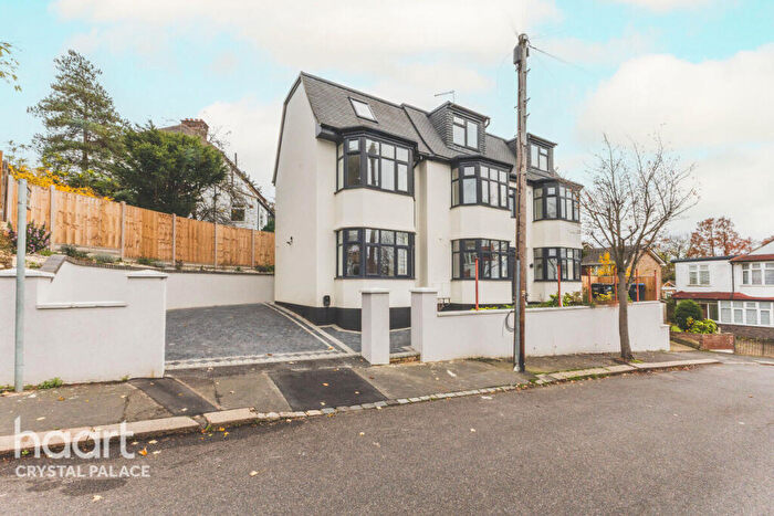 6 Bedroom Terraced House For Sale In Kingslyn Crescent, London, SE19