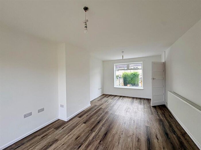 3 Bedroom House To Rent In Meadowvale Crescent, Clifton, Nottingham, NG11