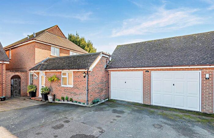 3 Bedroom Detached House For Sale In Courtlands, Teston, Maidstone, ME18