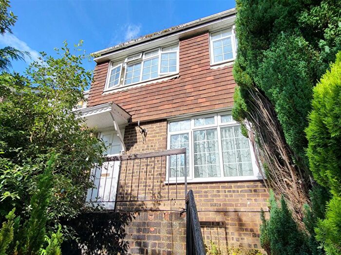 3 Bedroom Semi-Detached House To Rent In Woodhurst, Chatham, ME5