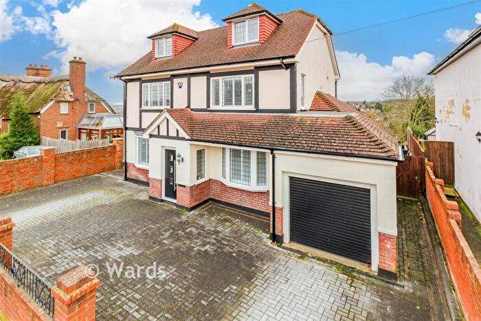 5 Bedroom Detached House For Sale In The Ridgeway, Chatham, Kent, ME4