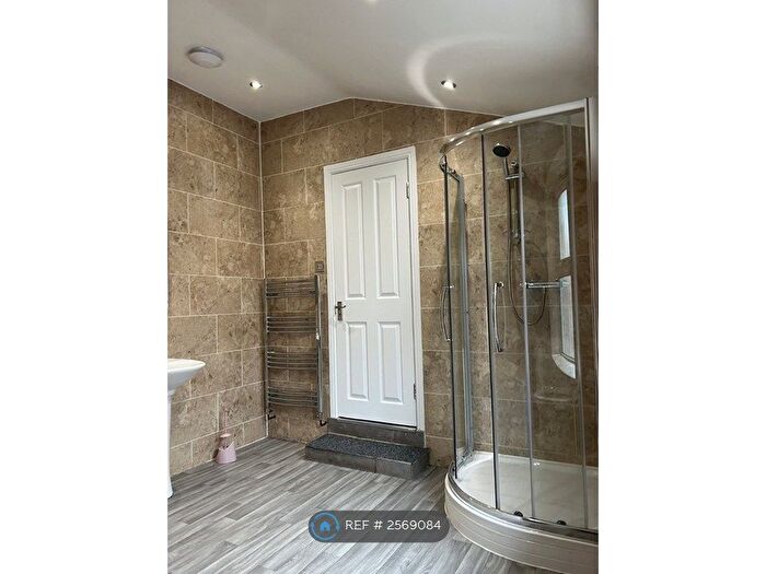 3 Bedroom Flat To Rent In Oxford Road, Reading, RG30