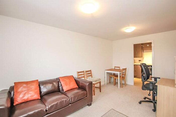1 Bedroom Flat To Rent In Wenlock Gardens, London, NW4