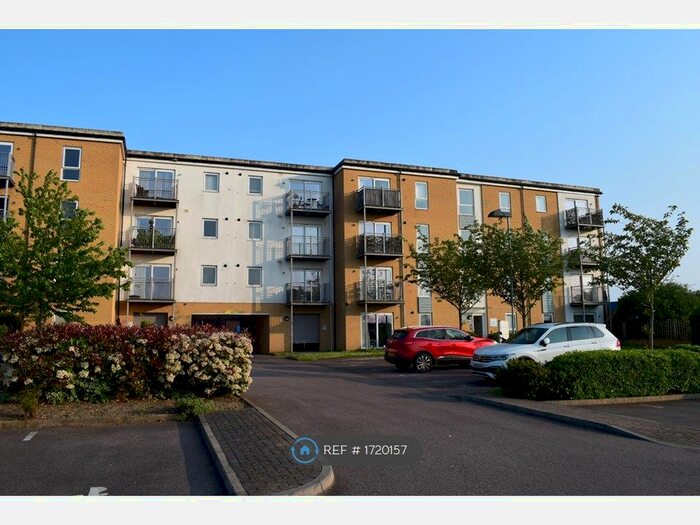 2 Bedroom Flat To Rent In Whitaker Court, Hornchurch, RM11