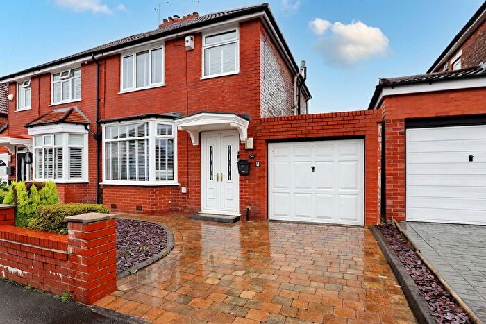3 Bedroom Semi-Detached House For Sale In Mount Road, Prestwich, M25