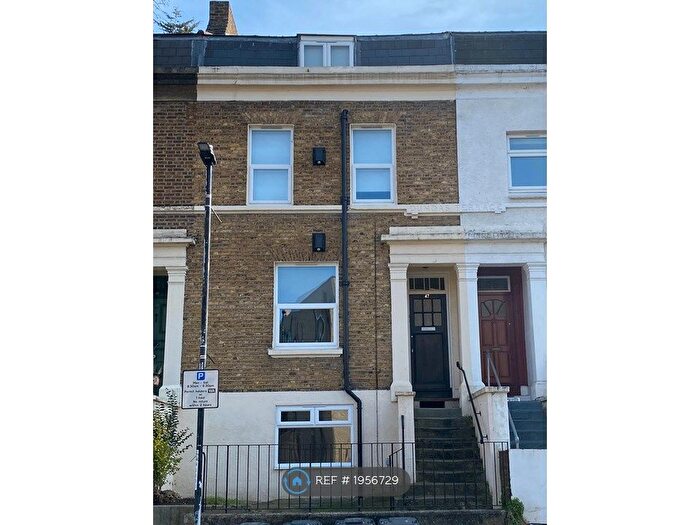 2 Bedroom Flat To Rent In Woolwich, London, SE18