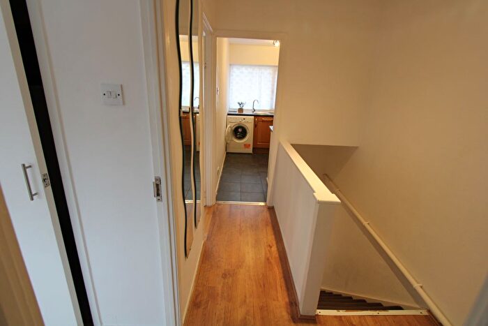 1 Bedroom Flat To Rent In Priestley Road, Mitcham, CR4