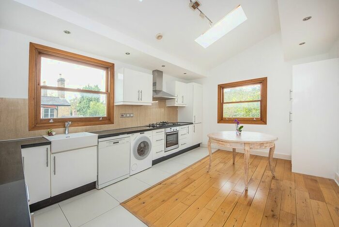 2 Bedroom Flat To Rent In Cecil Road, London, SW19