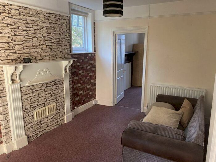 1 Bedroom Flat To Rent In York Crescent, Aldershot, GU11