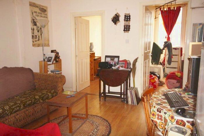 2 Bedroom Flat To Rent In Brixton Road, Brixton, SW9