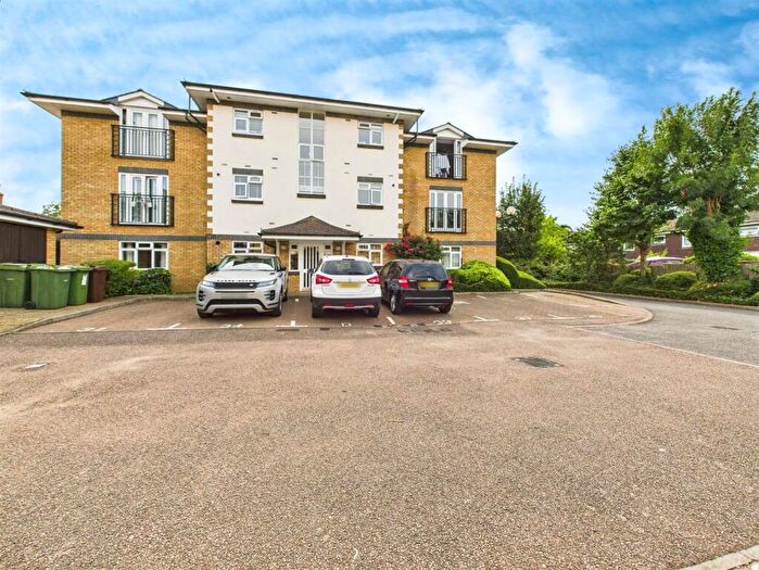 2 Bedroom Flat For Sale In Morello Gardens, Stevenage Road, Hitchin, SG4