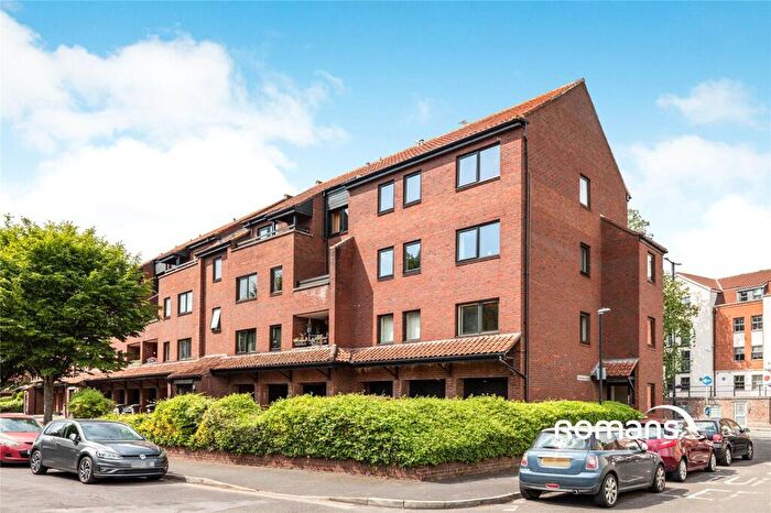 1 Bedroom Flat To Rent In Rownham Mead, Bristol, Somerset, BS8
