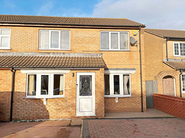 4 Bedroom Semi Detached House For Sale In Burghley Road, Skegness, Lincolnshire, PE25