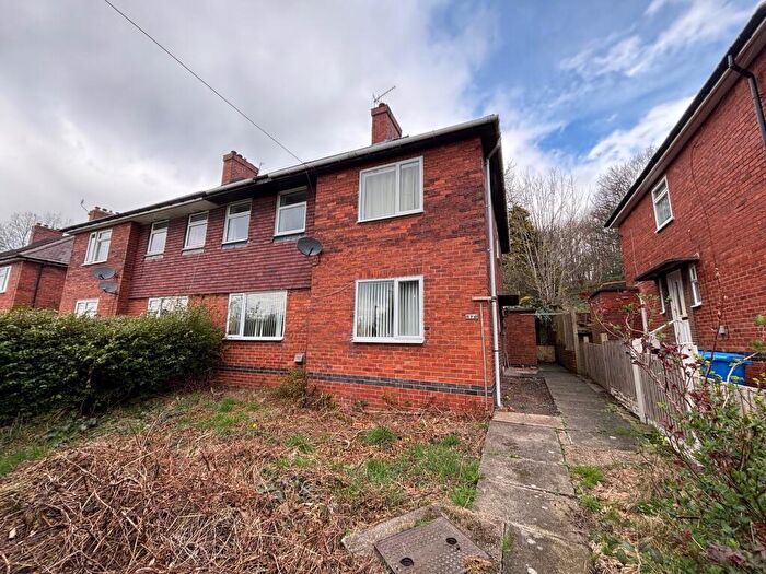 4 Bedroom Semi-Detached House To Rent In Taylor Crescent, Chesterfield, S41