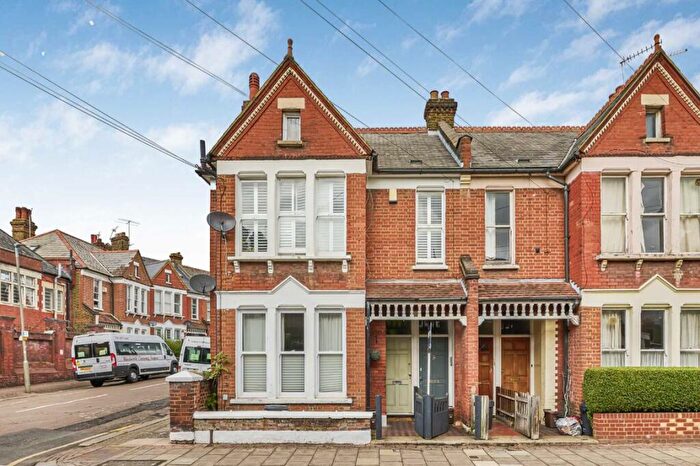 3 Bedroom Flat To Rent In Yukon Road, Clapham South, SW12