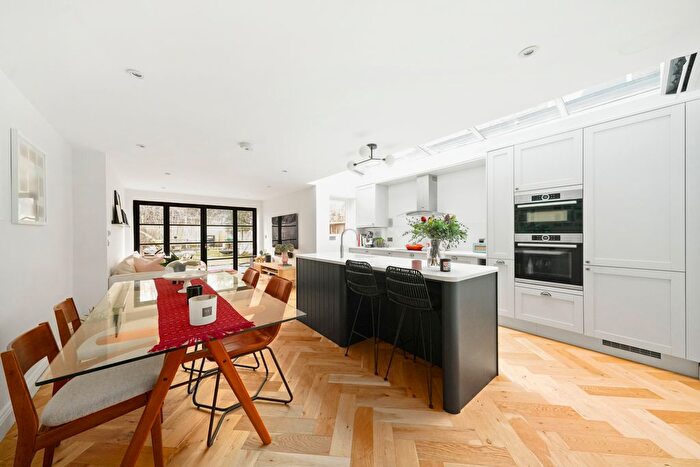 2 Bedroom Flat To Rent In Earlsfield Road, Earlsfield, SW18