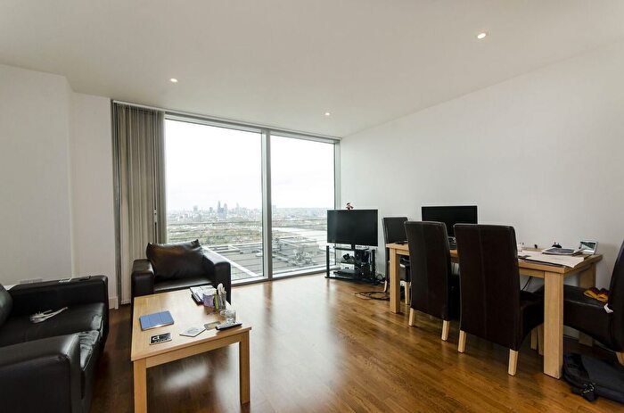 1 Bedroom Flat To Rent In Landmark East Tower, Canary Wharf, London, E14